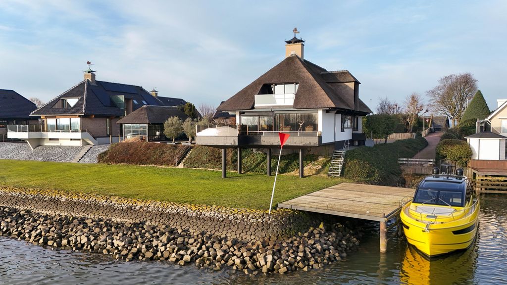 Property photo 2 of 54