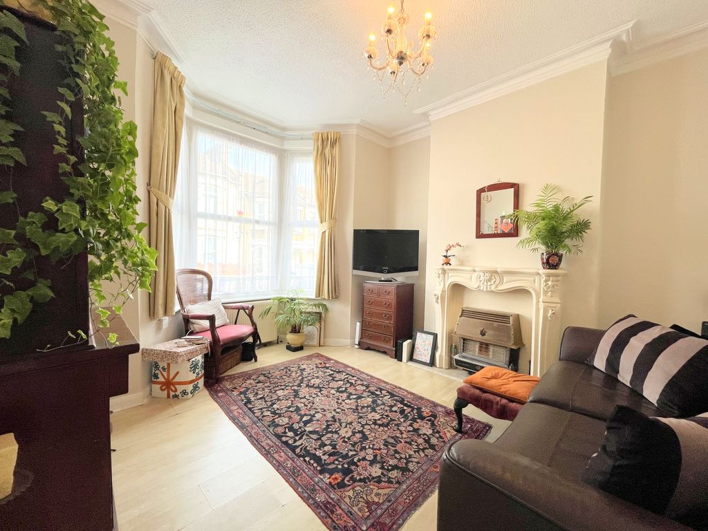 Property photo 2 of 9