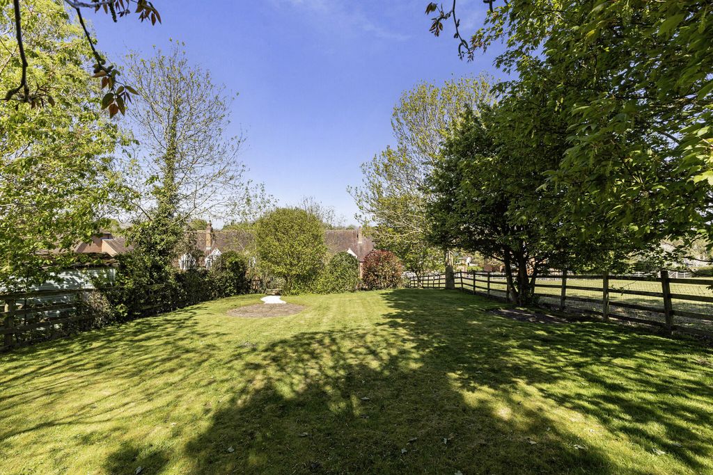 Property photo 2 of 28