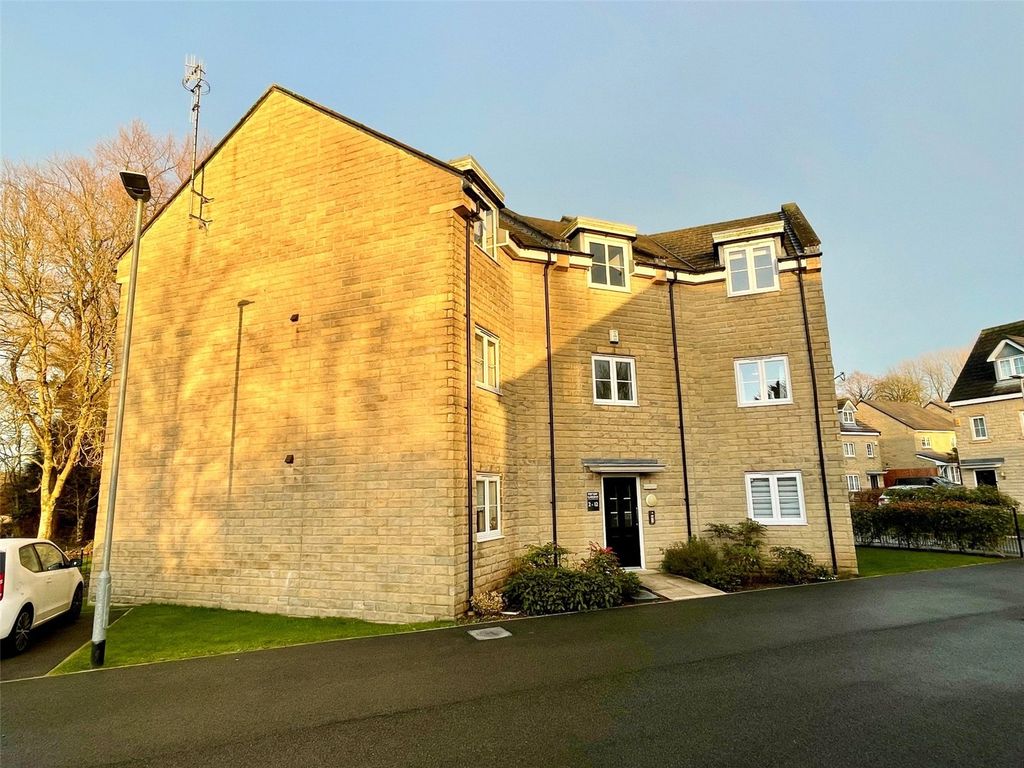 Property photo 3 of 18 External