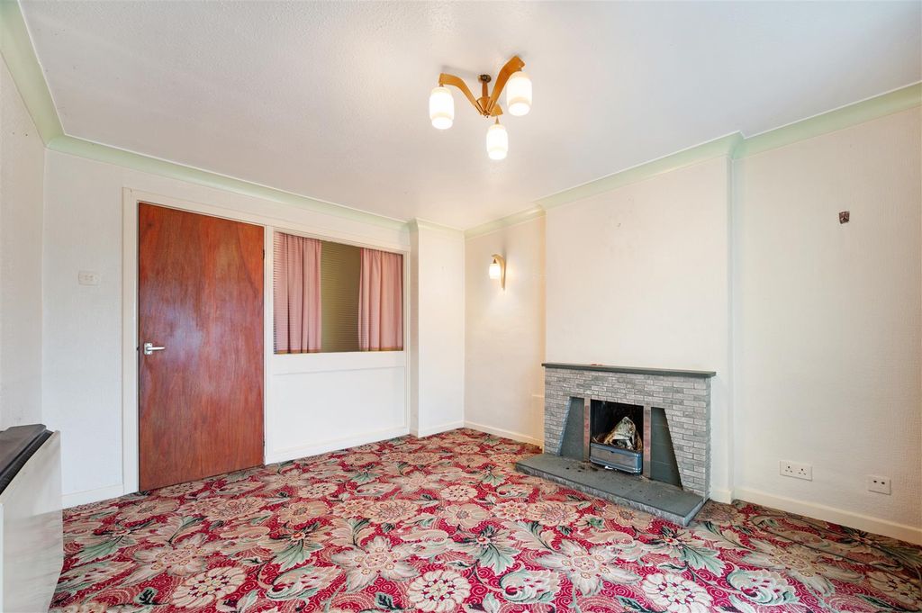 Property photo 3 of 15 Lounge