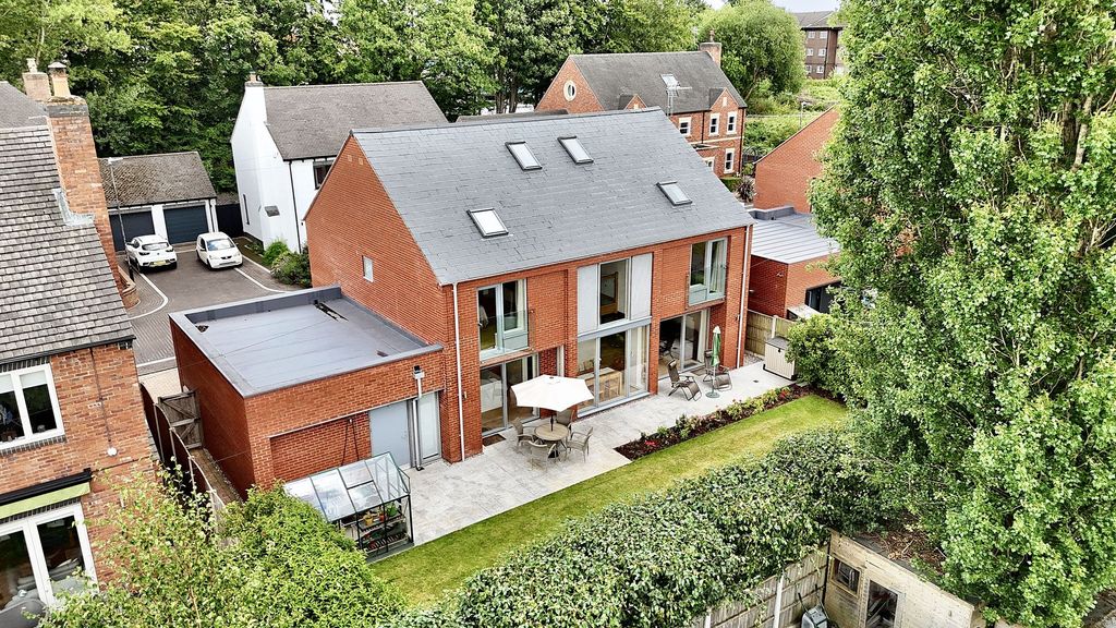 Property photo 1 of 31
