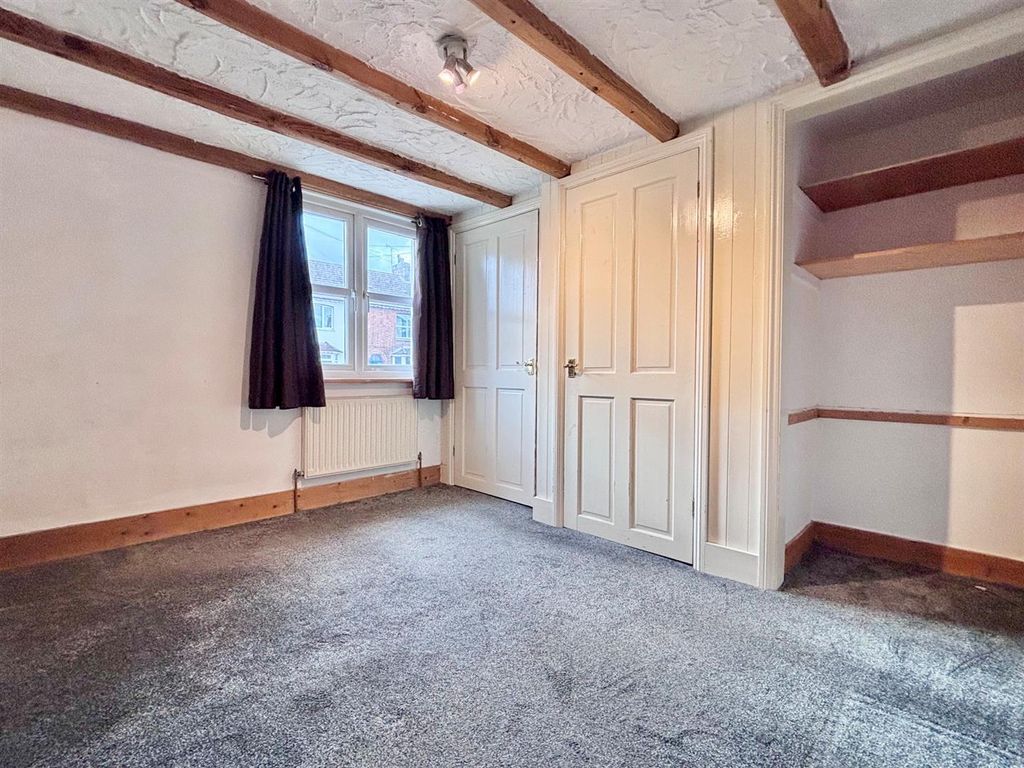 Property photo 3 of 10 Bed1.Jpg