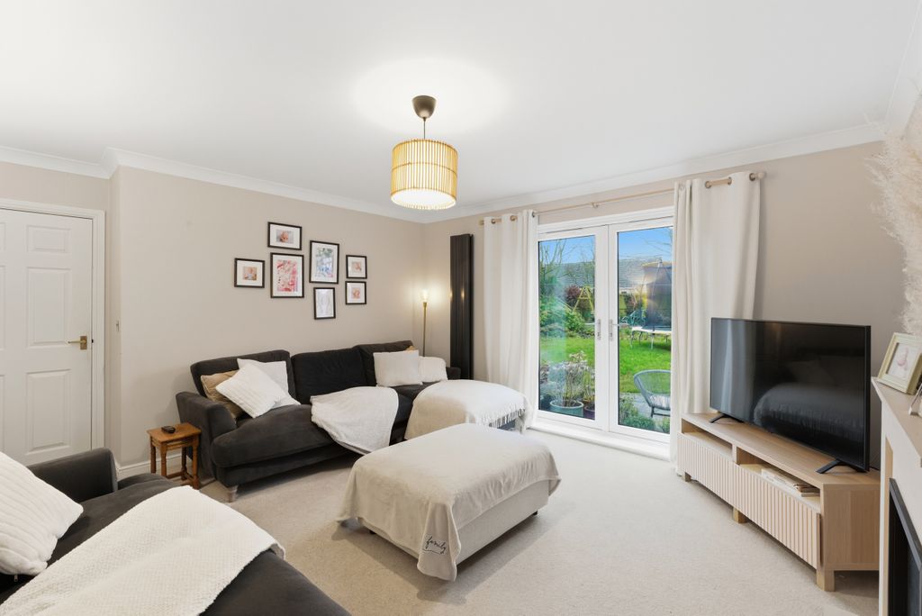 Property photo 2 of 14 Lounge 2