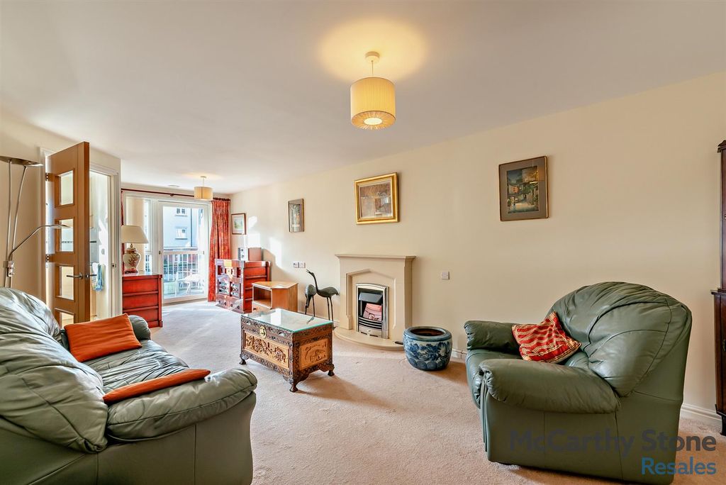 Property photo 2 of 22 8668941-Interior09-800.Jpg