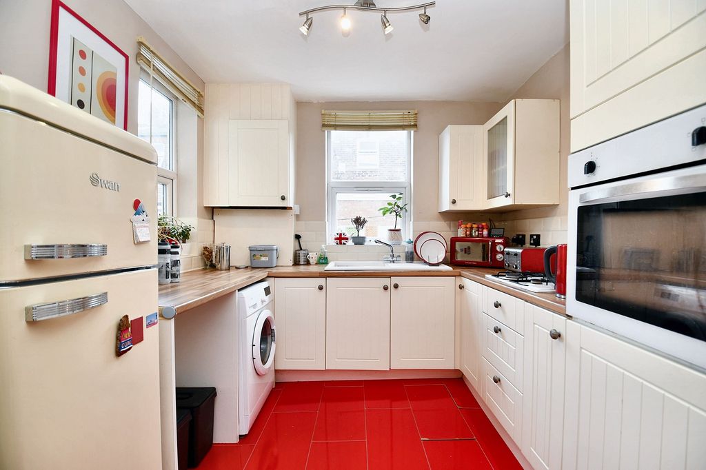 Property photo 3 of 11