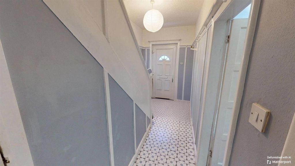 Property photo 3 of 43 Entrance Hallway
