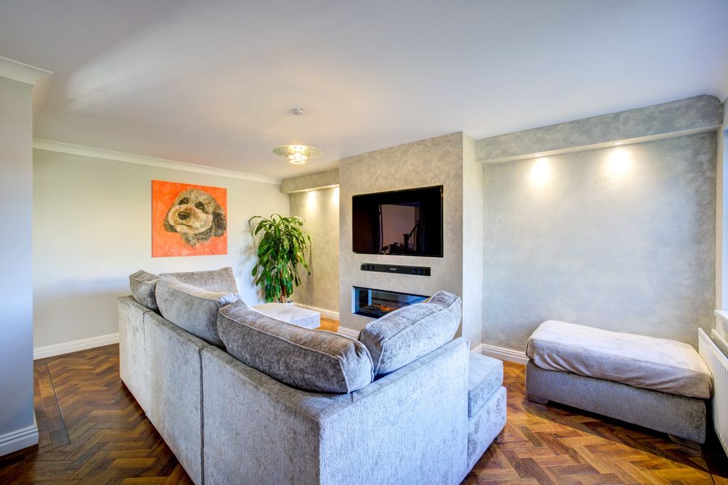 Property photo 3 of 28 4043099