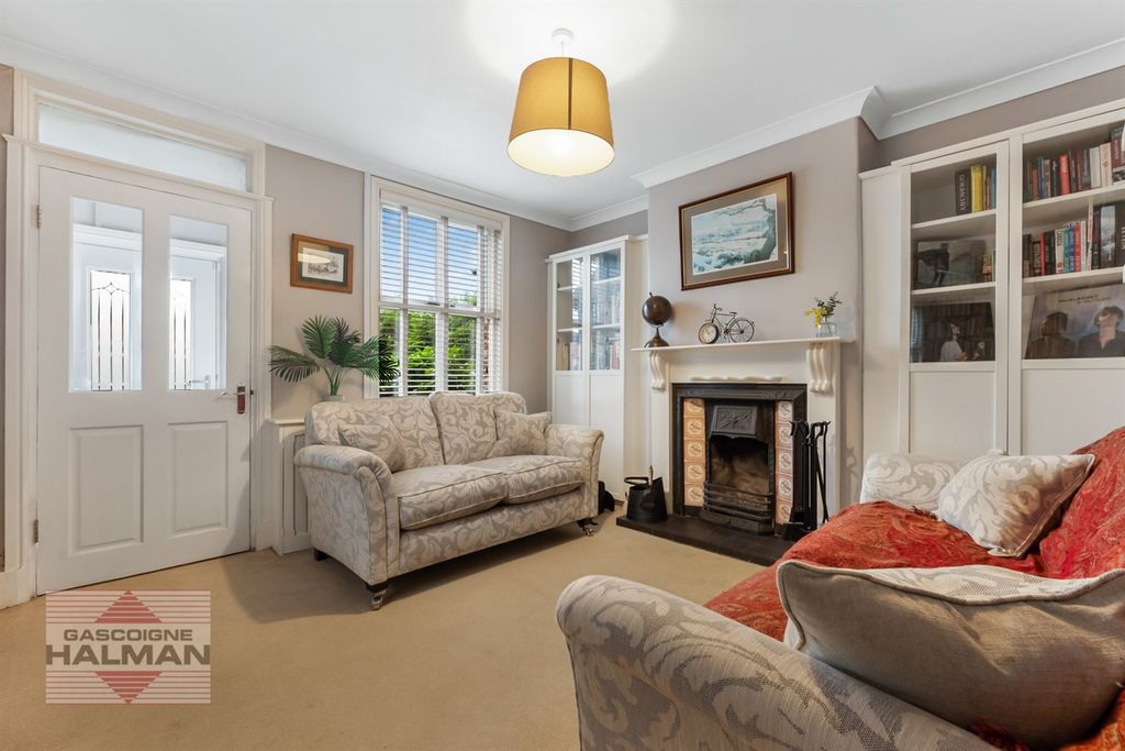 Property photo 2 of 20 Sitting Room