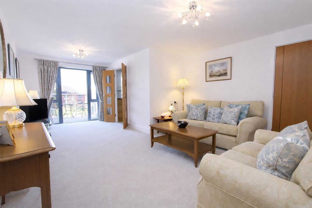 Property photo 2 of 25 Lounge.Jpg