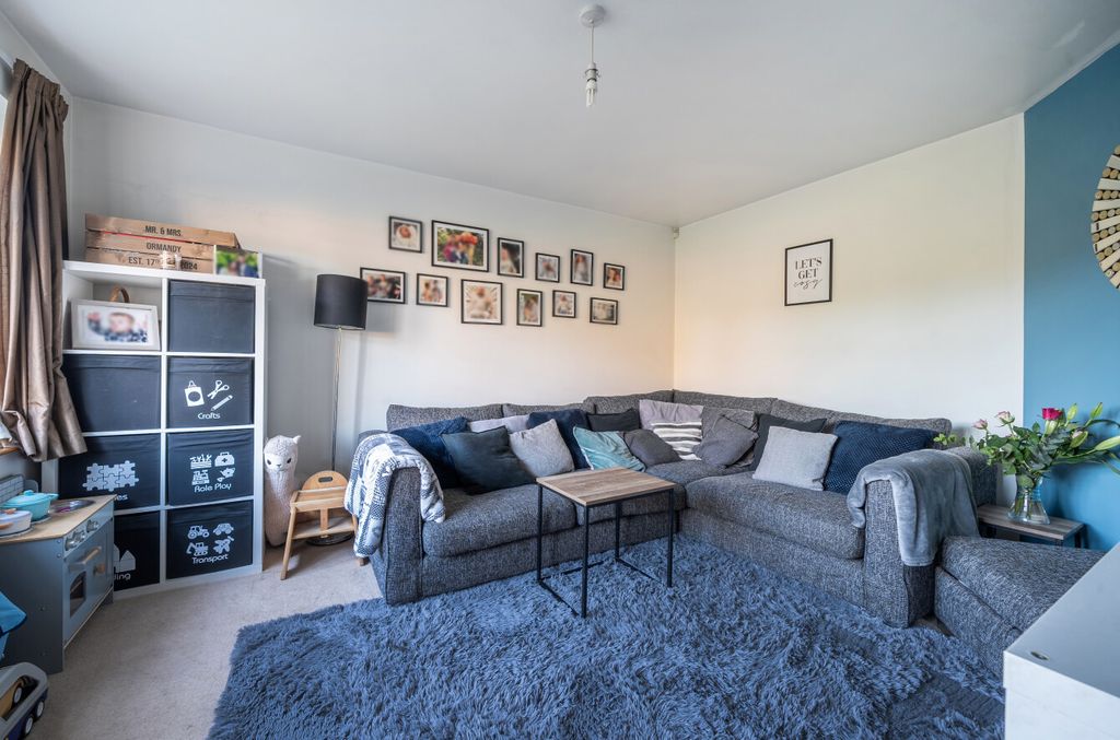 Property photo 3 of 19 1408880-13-699439...