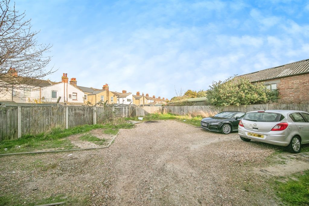 Property photo 3 of 7