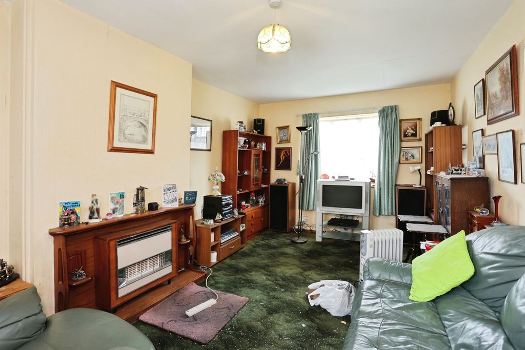 Property photo 2 of 17 Photo
