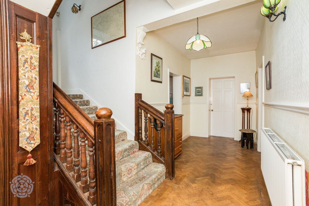 Property photo 2 of 52 Picture No. 62