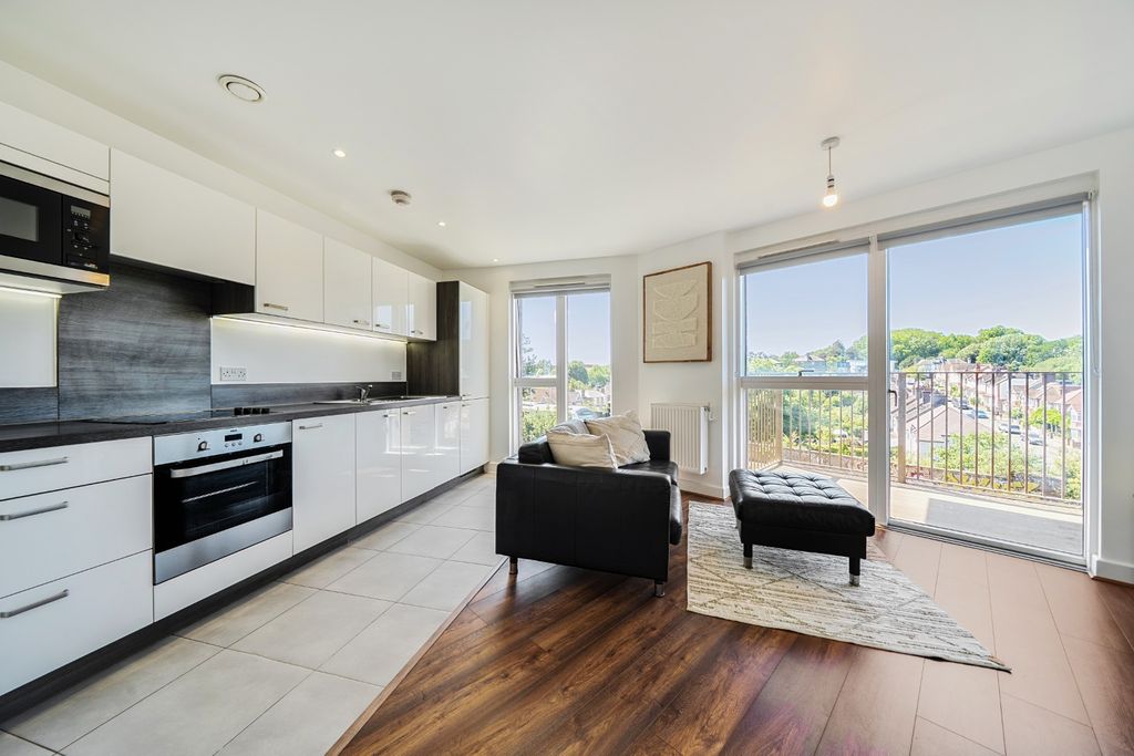 Property photo 2 of 13 5214912