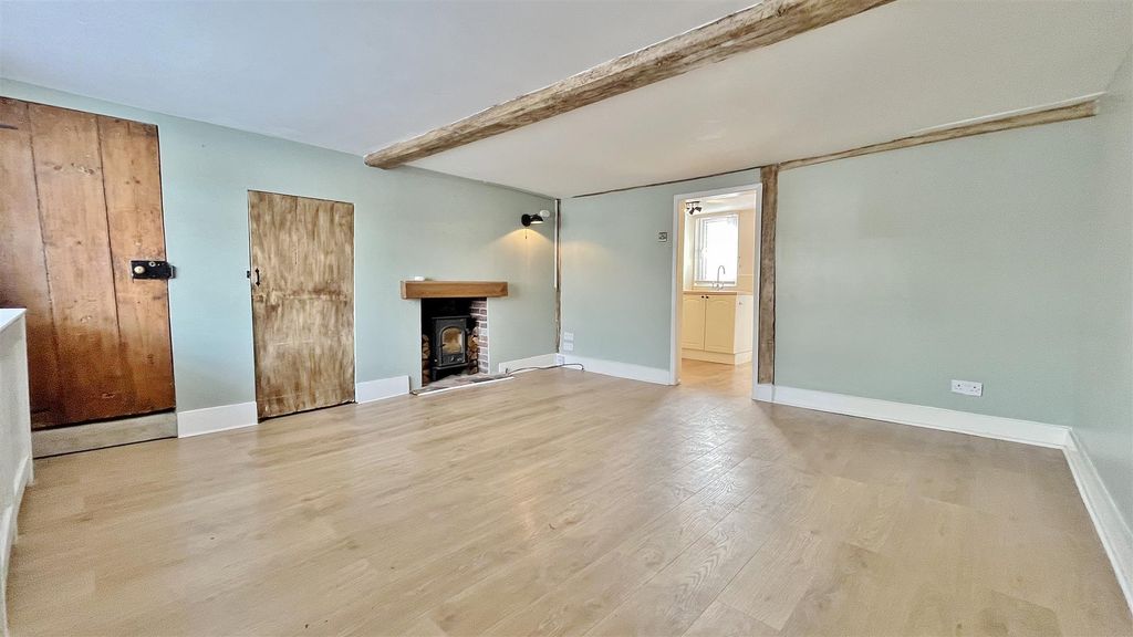 Property photo 3 of 18 Lounge