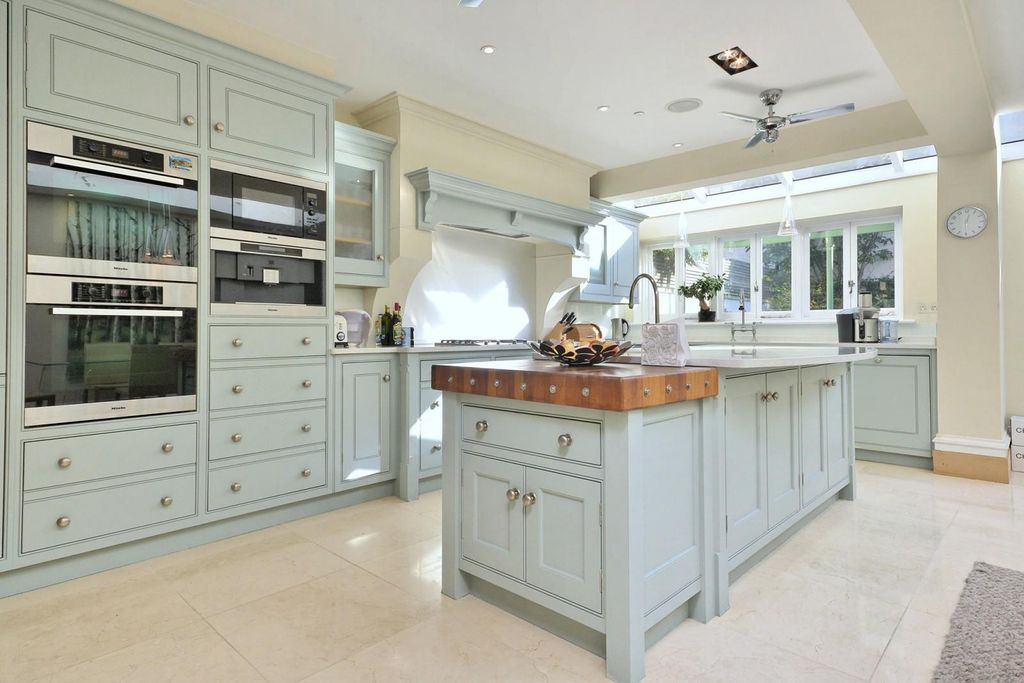 Property photo 1 of 17 Image