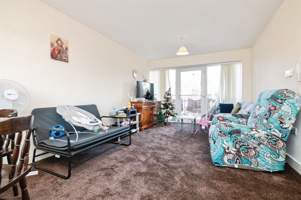 Property photo 2 of 21