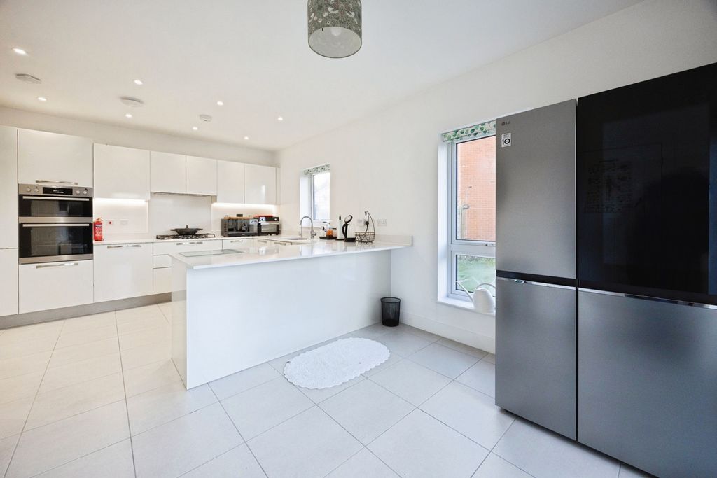 Property photo 2 of 25