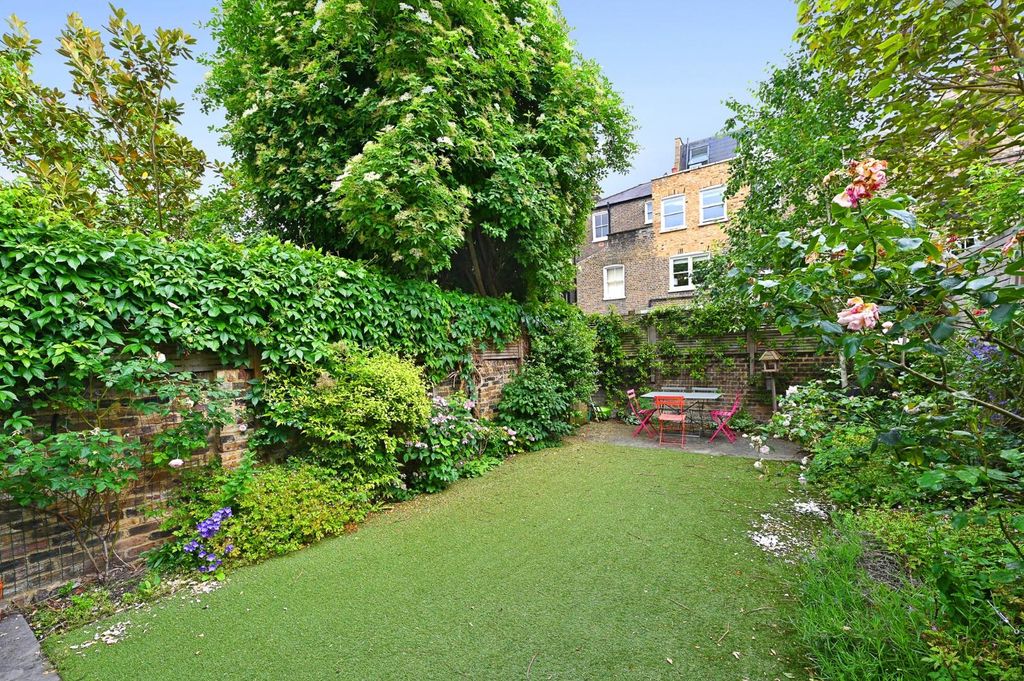 Property photo 2 of 23 Fbl - Cromwell Grove - Gardena1 (1).Jpg