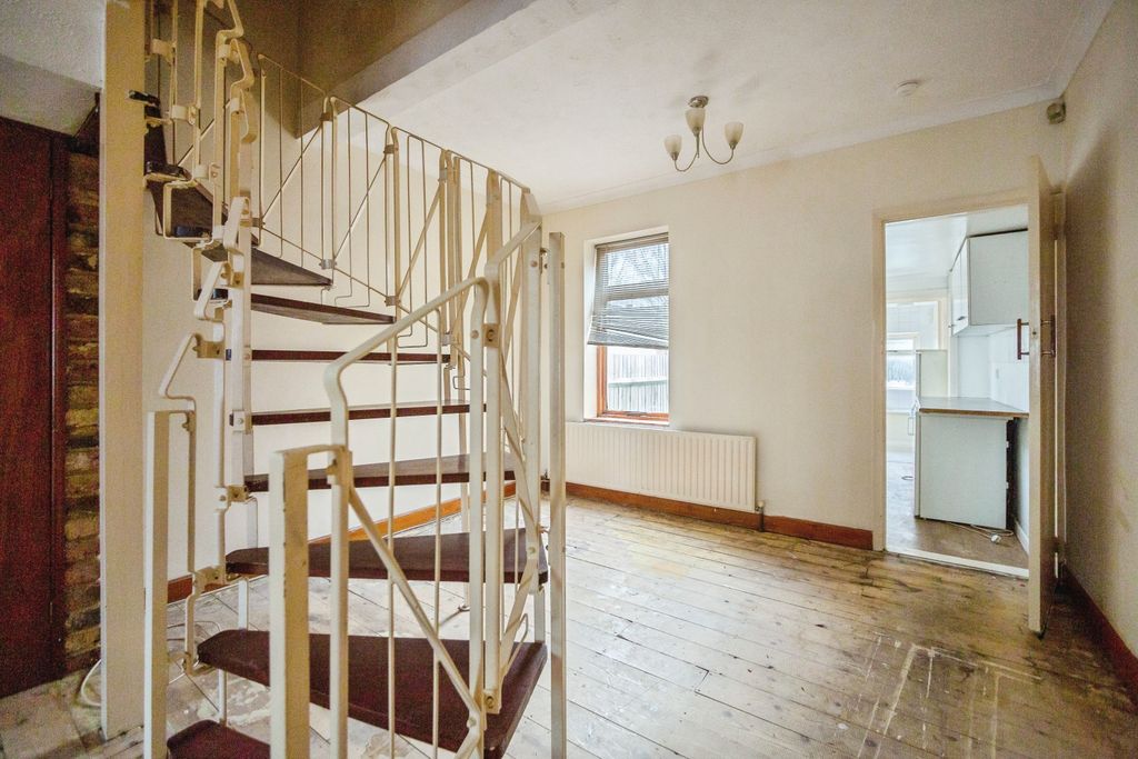 Property photo 3 of 15 Dining Area