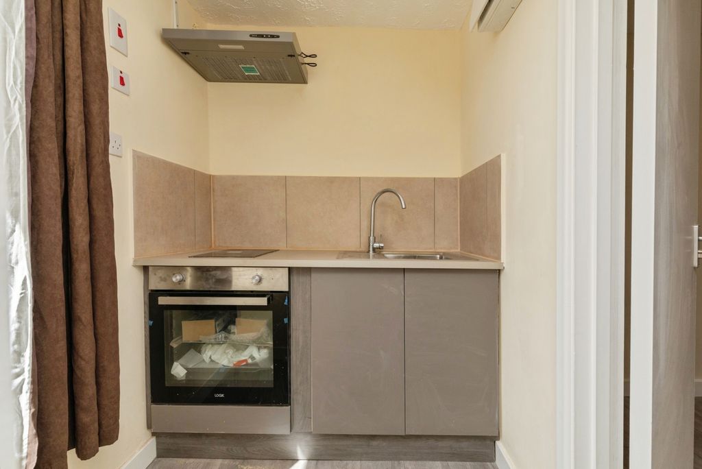 Property photo 2 of 8 Pbox-Img.Jpg