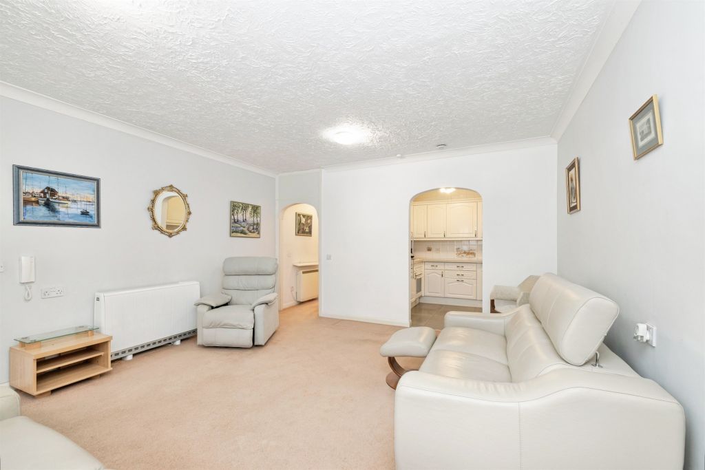 Property photo 2 of 22