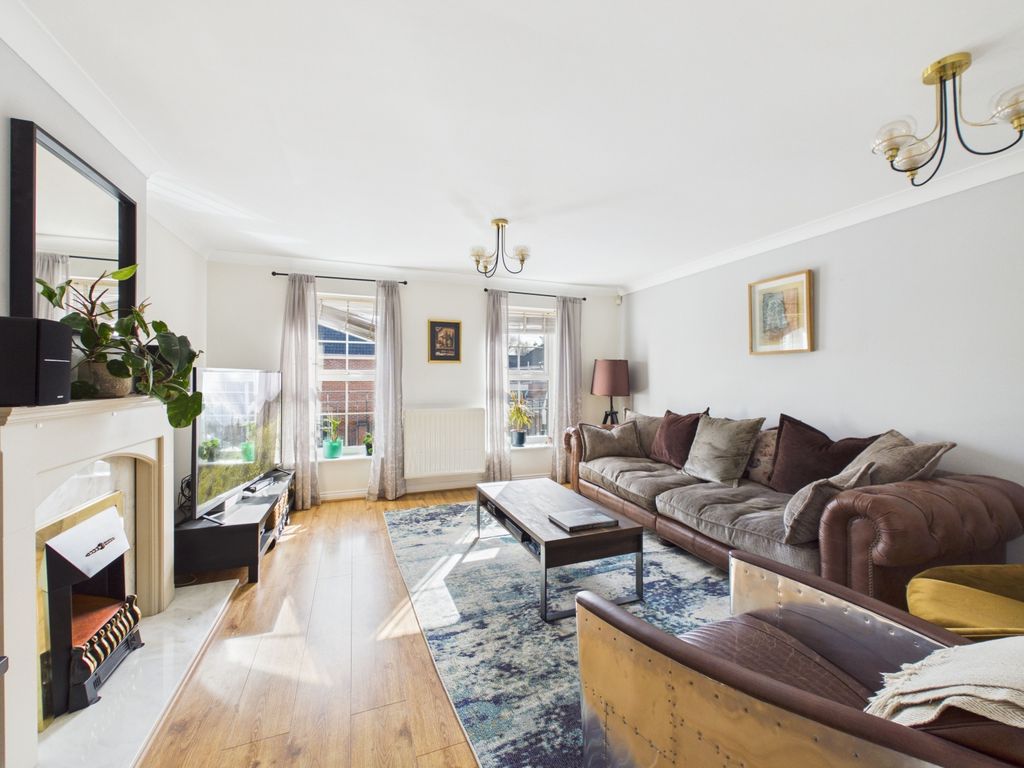 Property photo 3 of 28