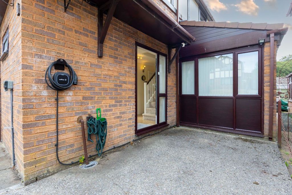 Property photo 2 of 34