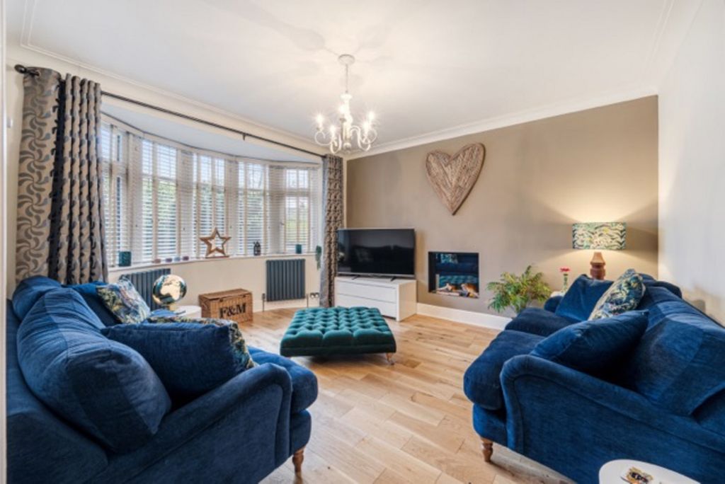 Property photo 2 of 31