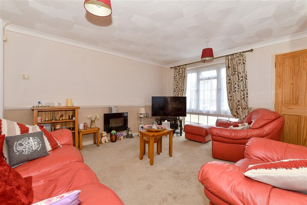 Property photo 1 of 11 Lounge