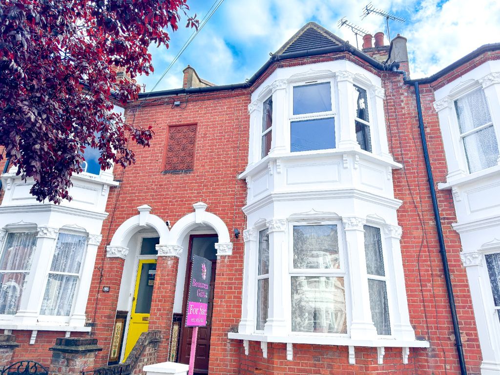 Property photo 1 of 15 4493370