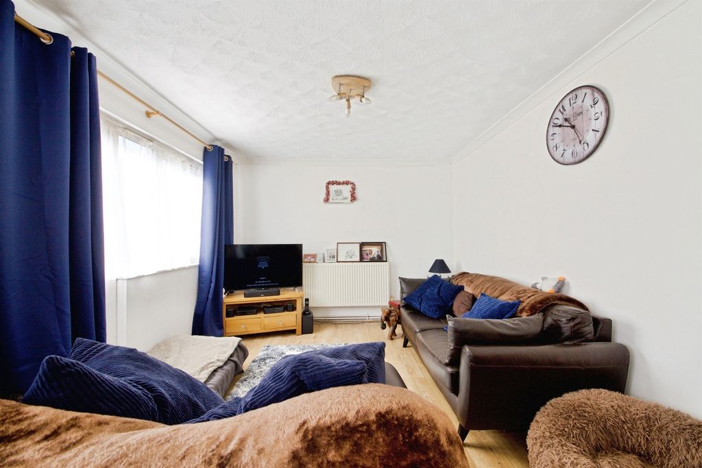 Property photo 3 of 12