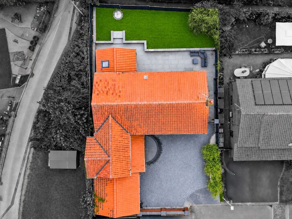 Property photo 2 of 53