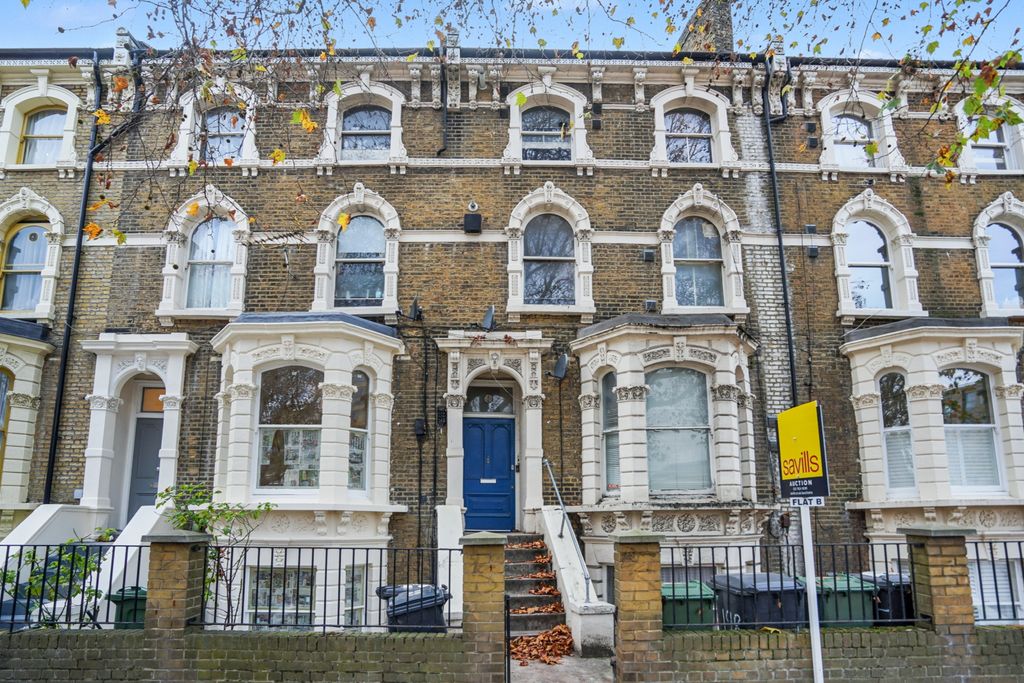 Property photo 1 of 11 Flat B, 198 Stockwell Road, Brixton, London, Sw9 9Tb
