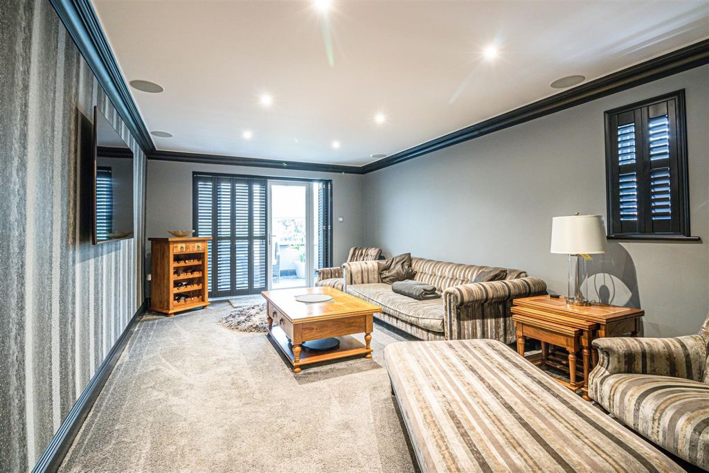 Property photo 2 of 31 5158352