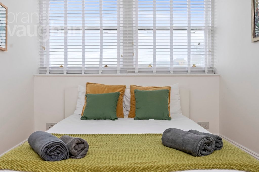 Additional image 11 of 3 bed flat for saleSussex Square, Brighton, East Sussex BN2