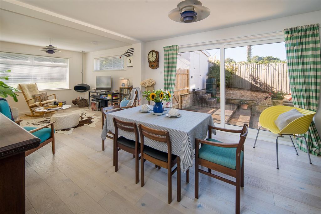 Property photo 3 of 27 Open Plan Living & Dining Room