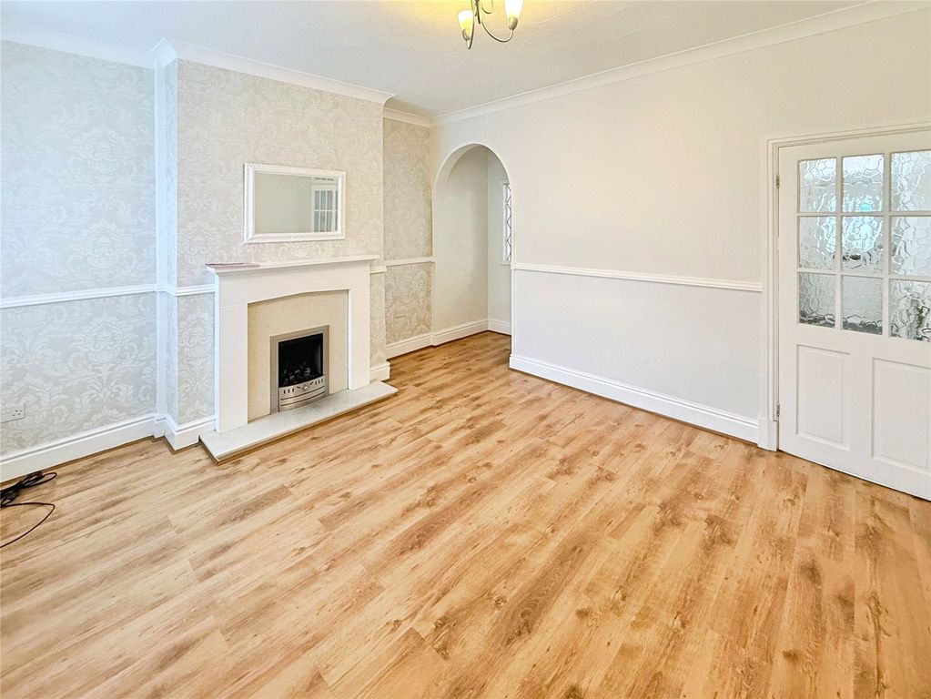 Property photo 3 of 10 Dining Room