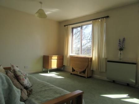 Property photo 3 of 6 Living / Bedroom