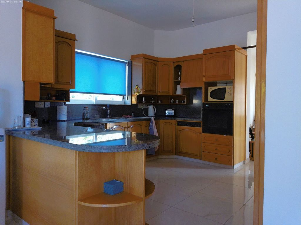 Property photo 3 of 49