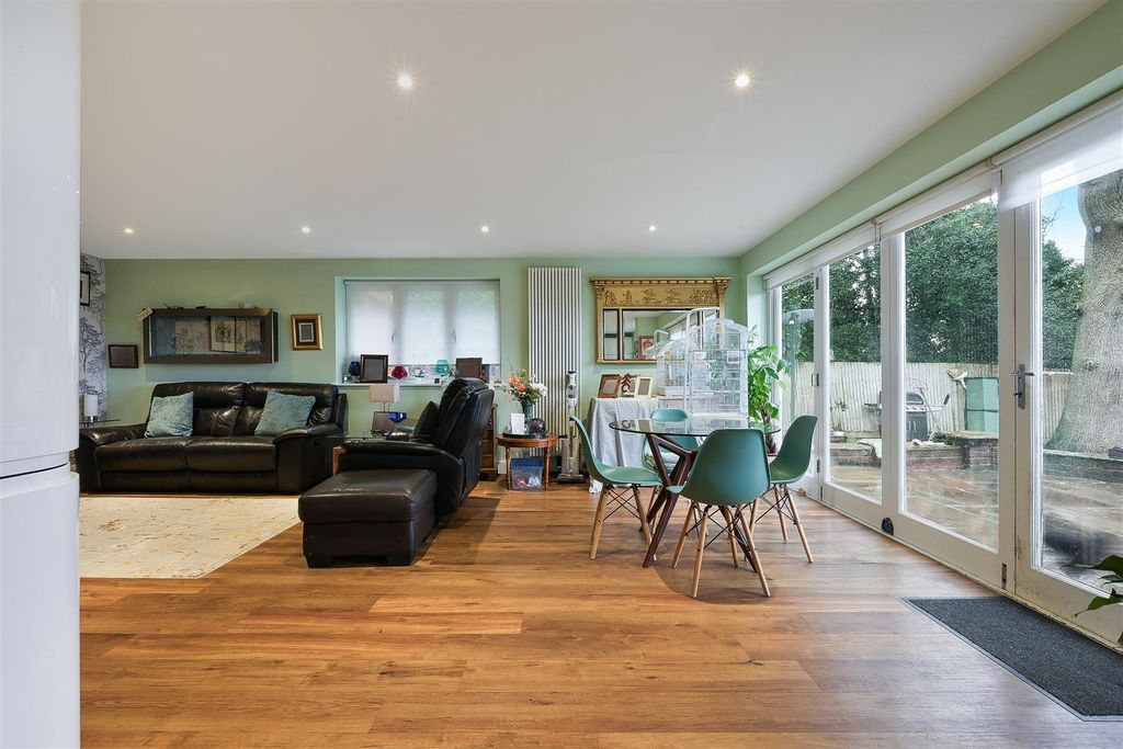 Property photo 3 of 30 Pirbright Cottages (15).Jpg