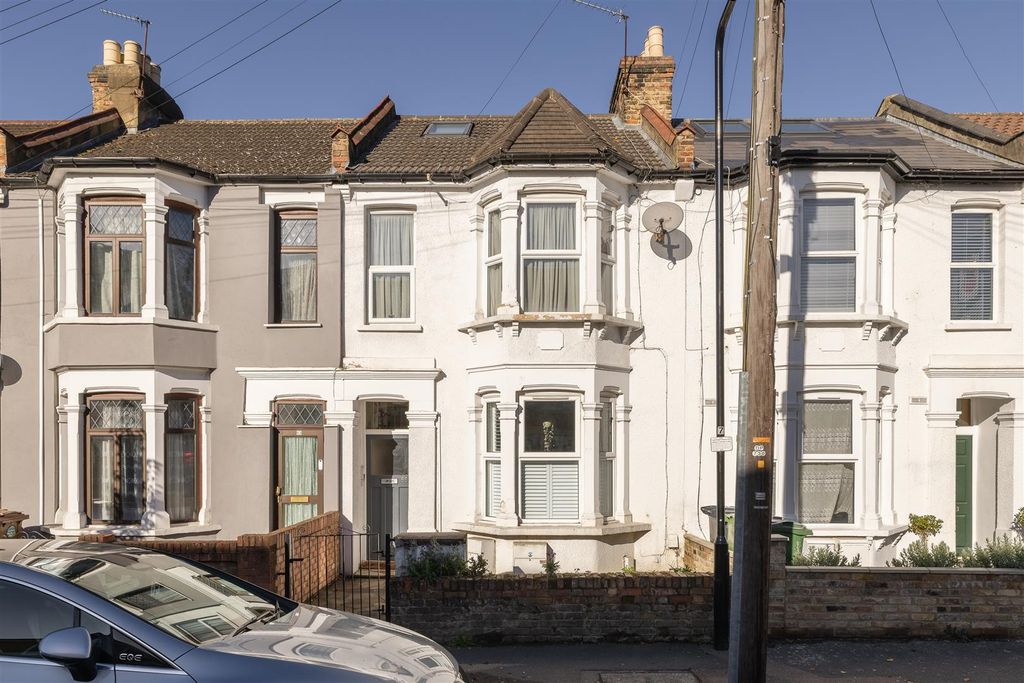 Property photo 1 of 25 Claude Road, E10