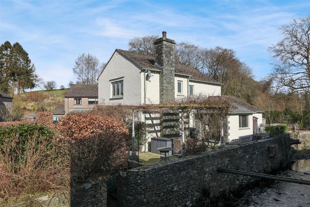 Property photo 1 of 40 Briarswood