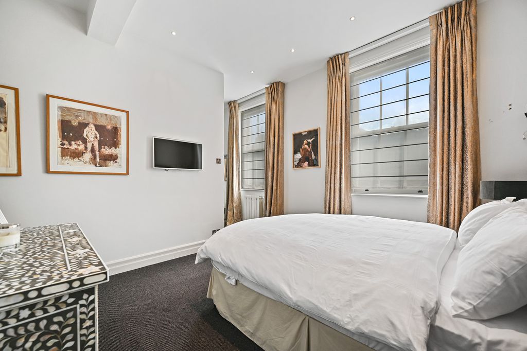 Property photo 3 of 11