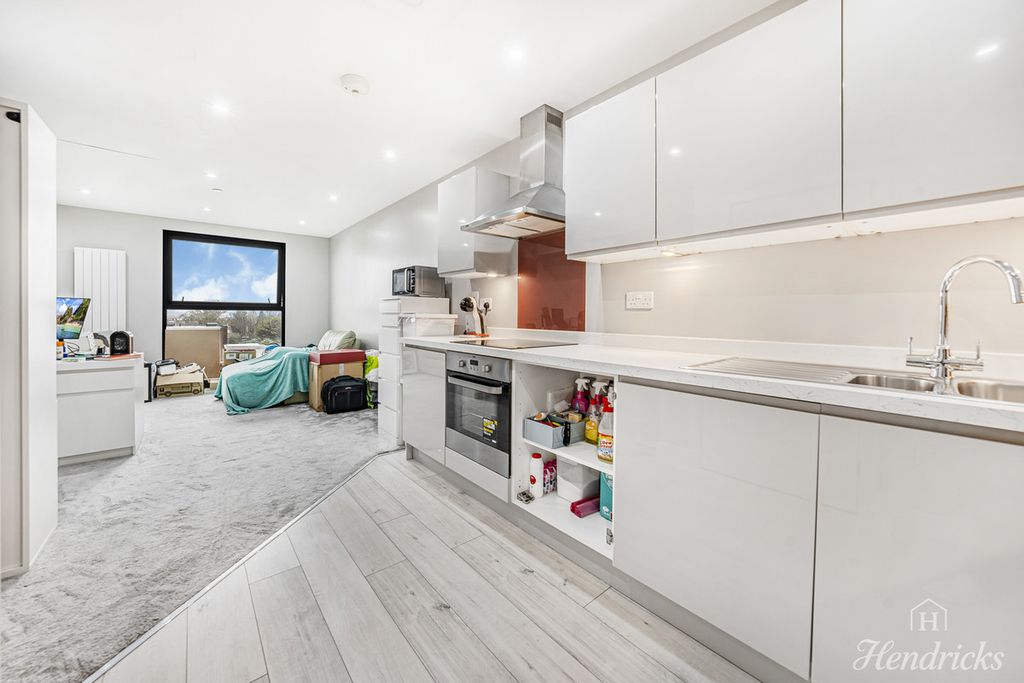 Property photo 3 of 28