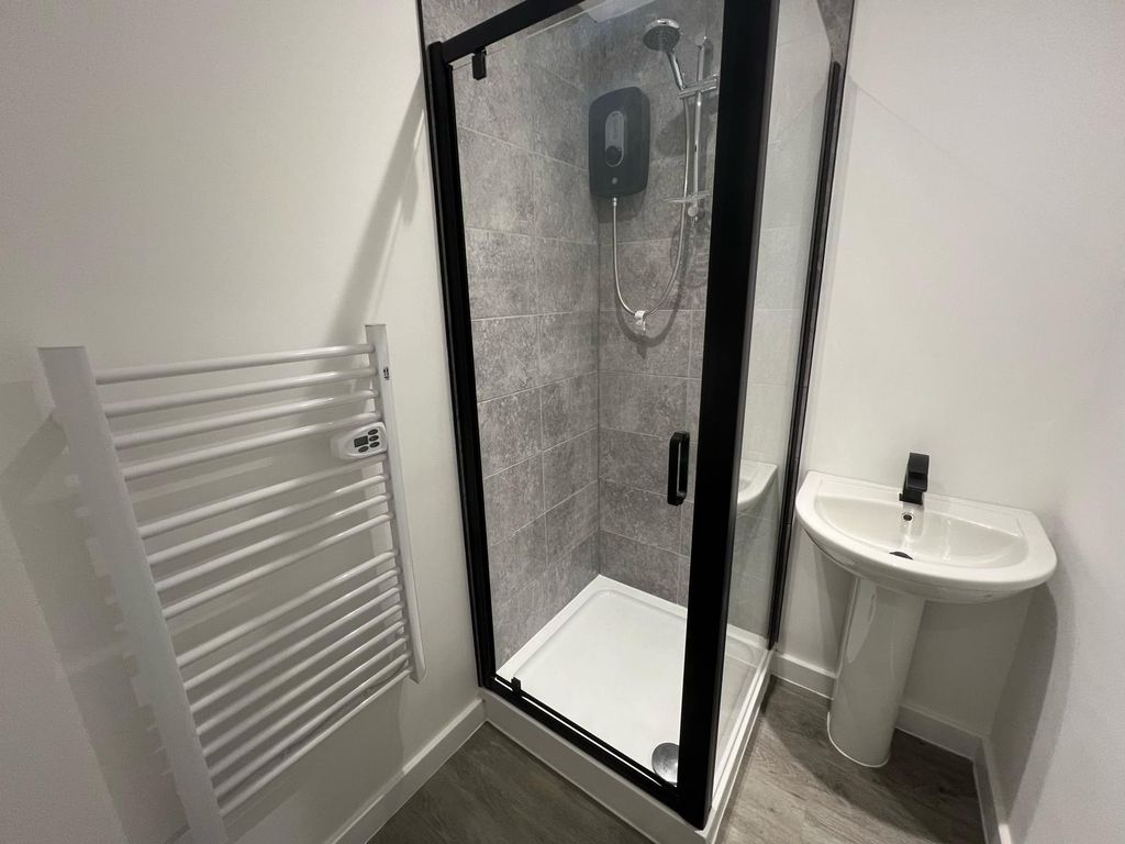 Property photo 2 of 4 Bathroom