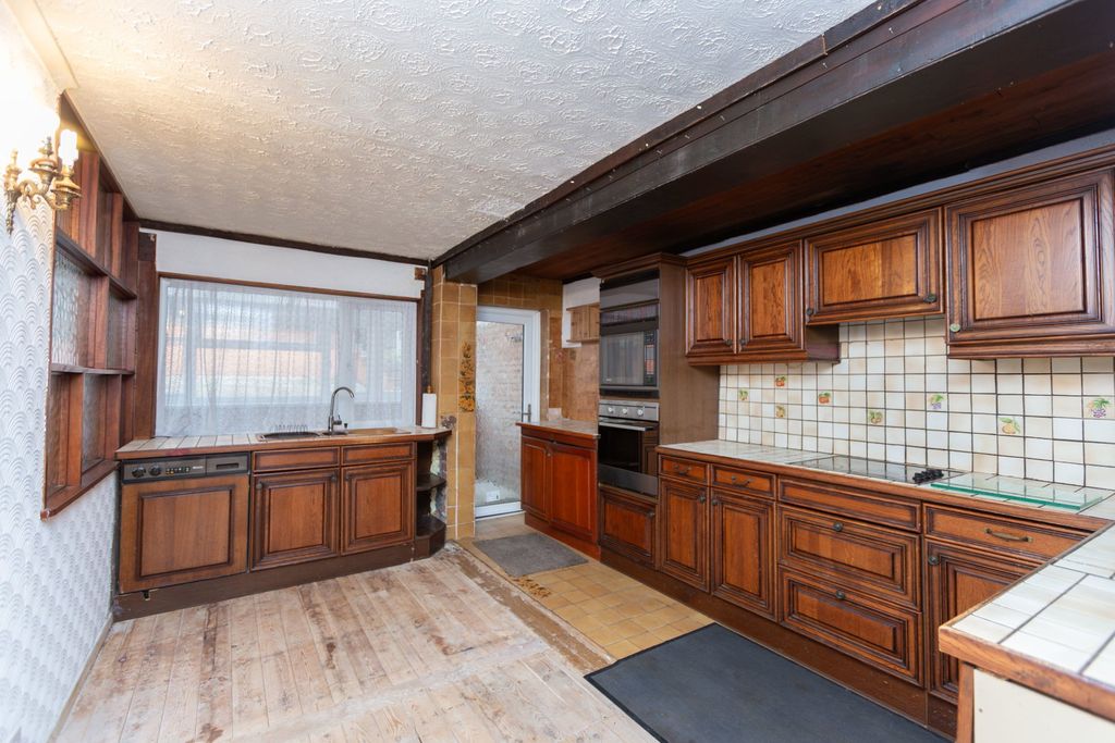 Property photo 2 of 41