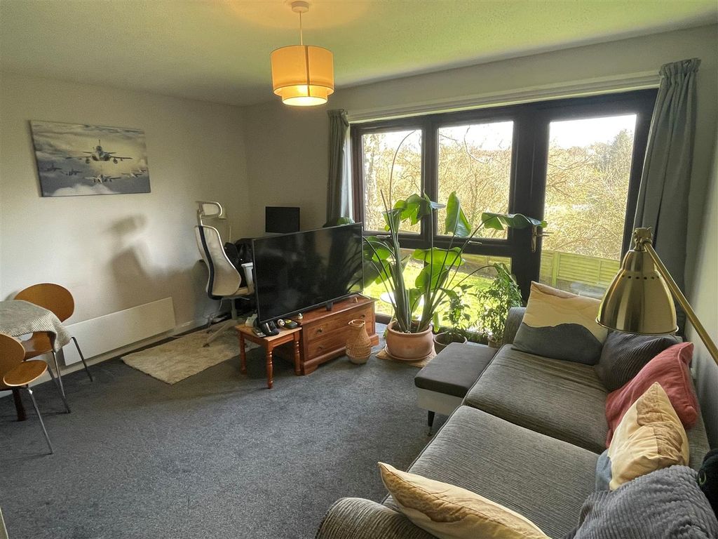 Property photo 3 of 8 2.Jpg