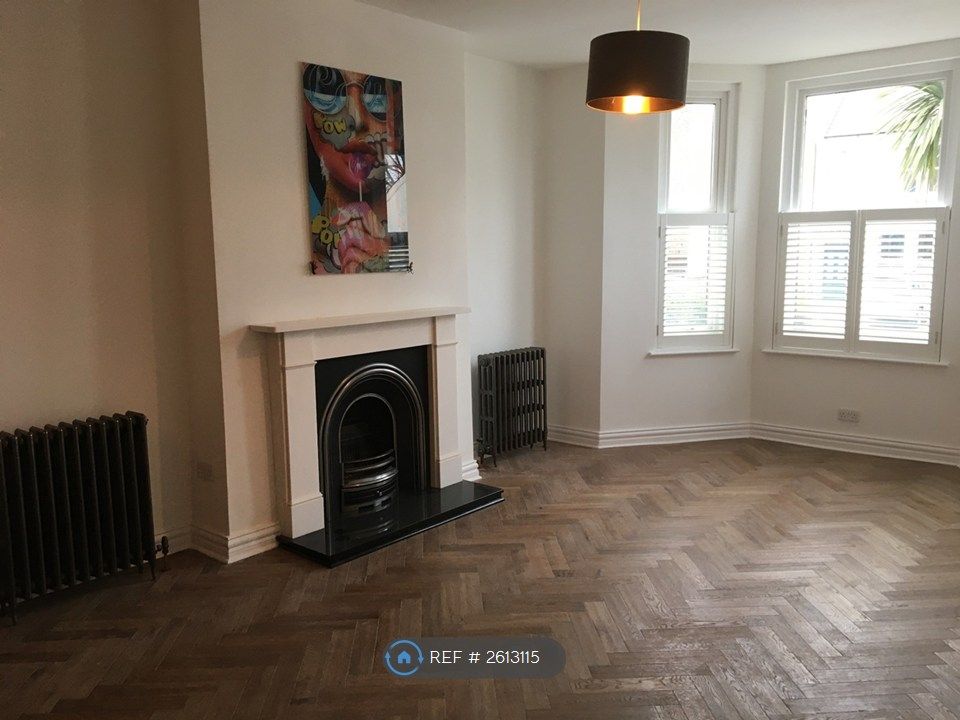Property photo 2 of 9 Front Room (7m x 5m)